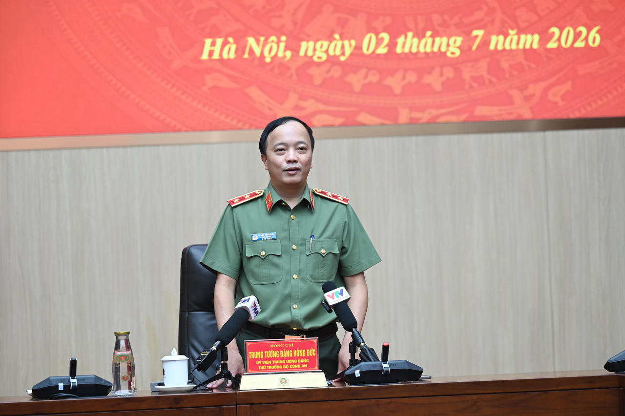 Trung tướng Đặng Hồng Đức, Thứ trưởng Bộ Công an phát biểu tại Họp báo.