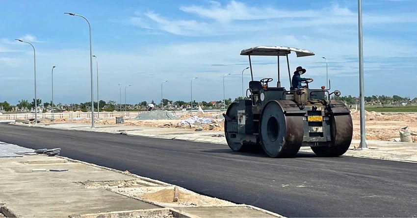 Các đơn vị thi công đang tập trung nhân lực đẩy nhanh tiến độ các công trình còn lại nhằm hoàn thành dự án theo đúng kế hoạch.&nbsp;