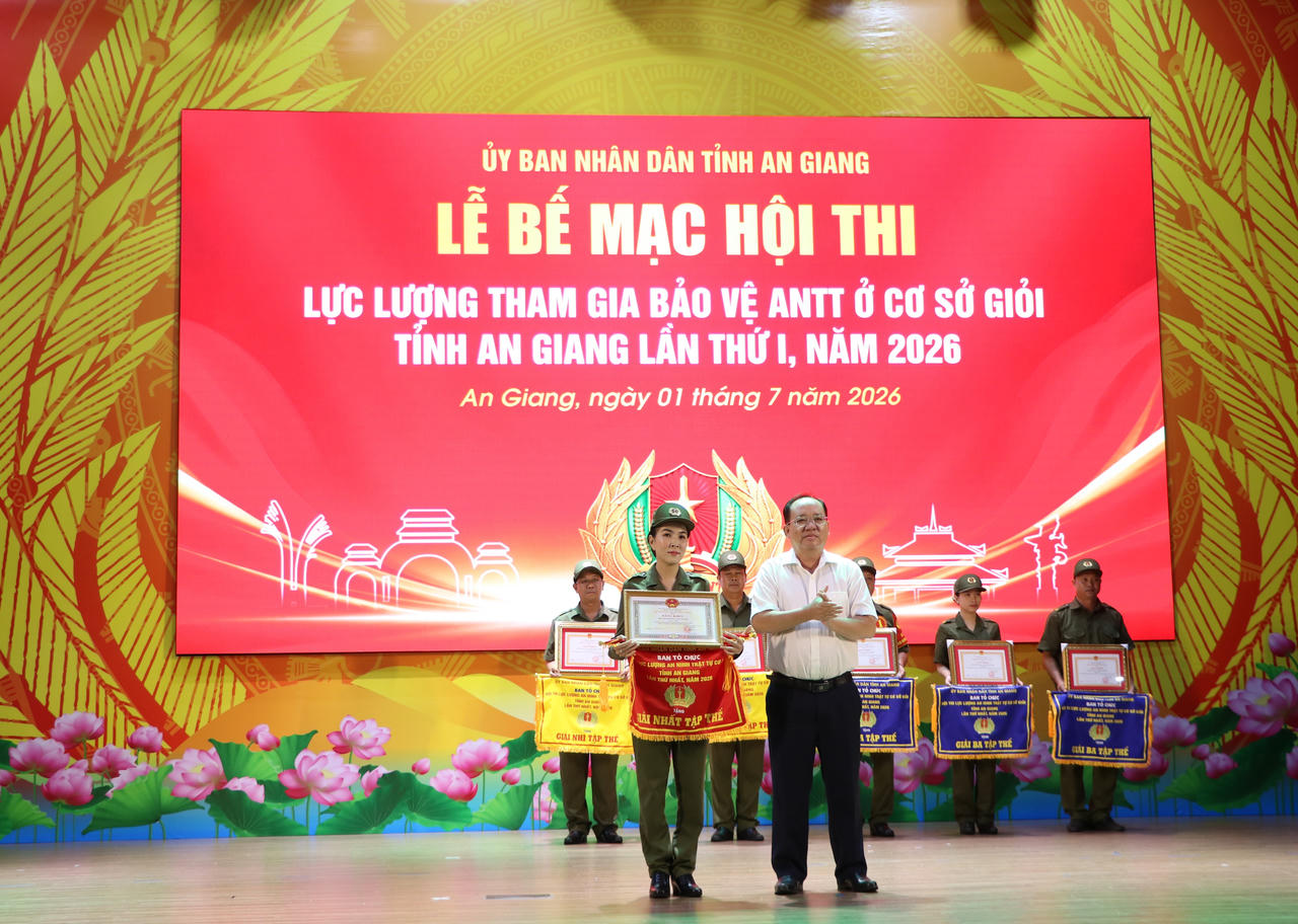 Trao giải Hội thi lực lượng tham gia bảo vệ an ninh trật tự ở cơ sở giỏi ở An Giang 