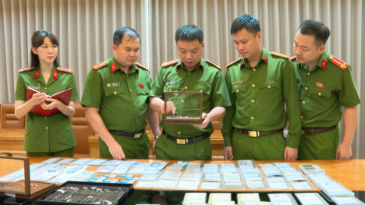 Kết quả điều tra xác định, các đối tượng cầm đầu là người Ấn Độ, chủ yếu sinh sống và làm việc tại Hồng Kông (Trung Quốc). (Ảnh: Công an Thanh Hóa)