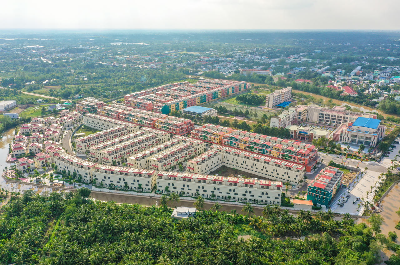 Khu dân cư Phước Thọ tại Vĩnh Long khai thác lợi thế cảnh quan sông nước, kết hợp cảm hứng kiến trúc quốc tế với bản sắc văn hóa miền Tây Nam Bộ.