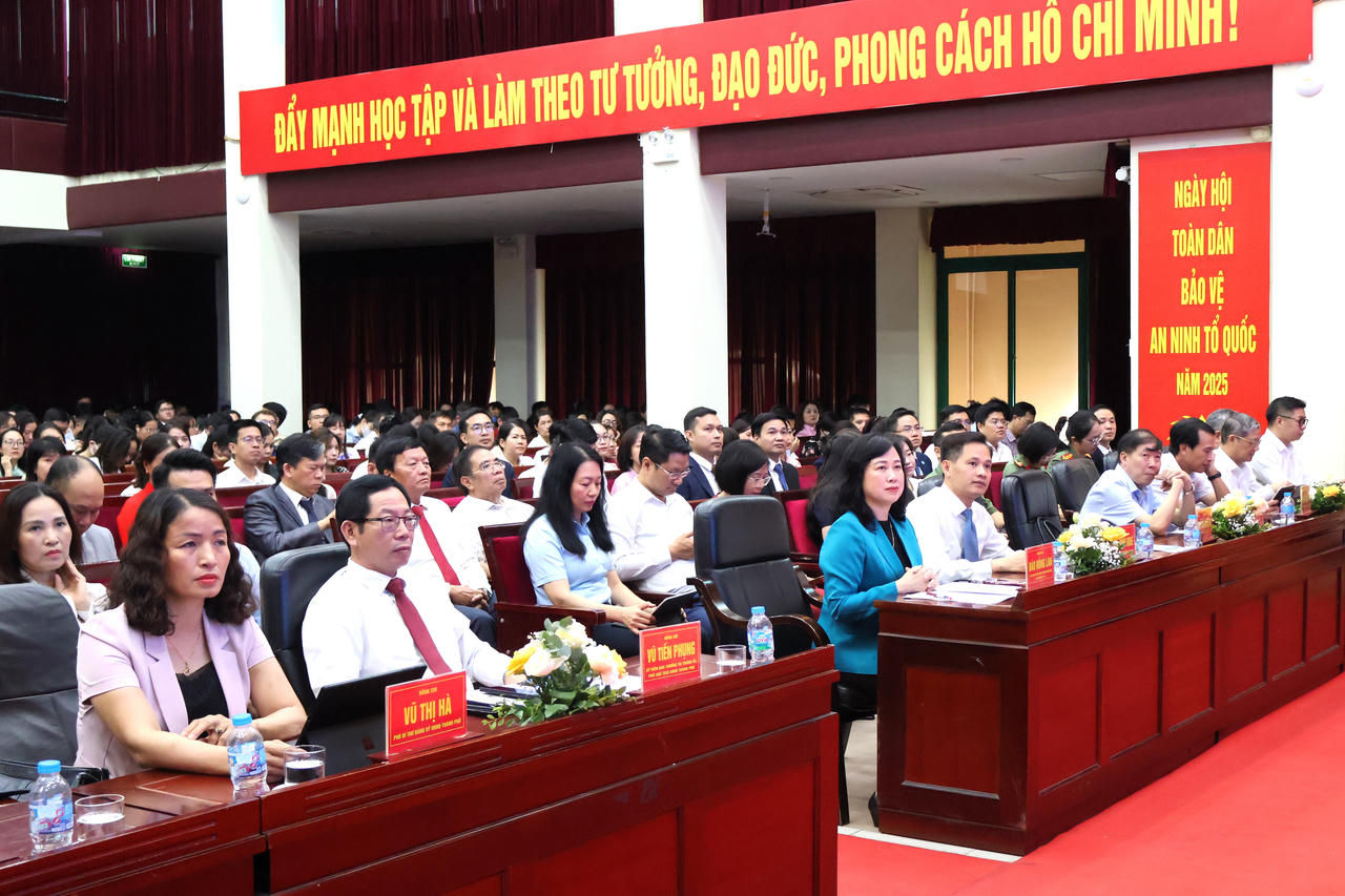 Đại biểu tham dự Hội nghị.
