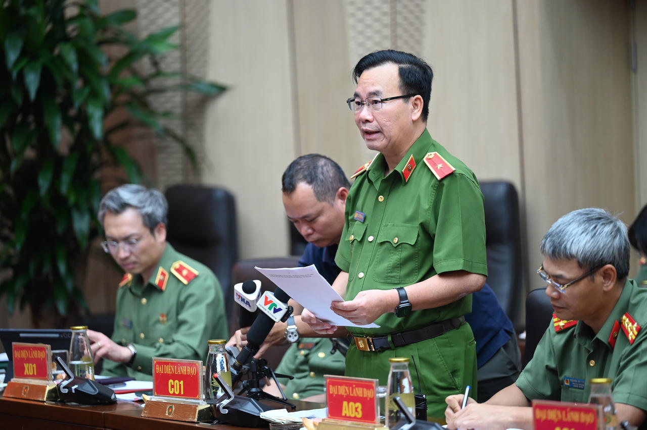 Đại diện Văn phòng Cơ quan Cơ quan Cảnh sát điều tra (C01) phát biểu tại Họp báo.