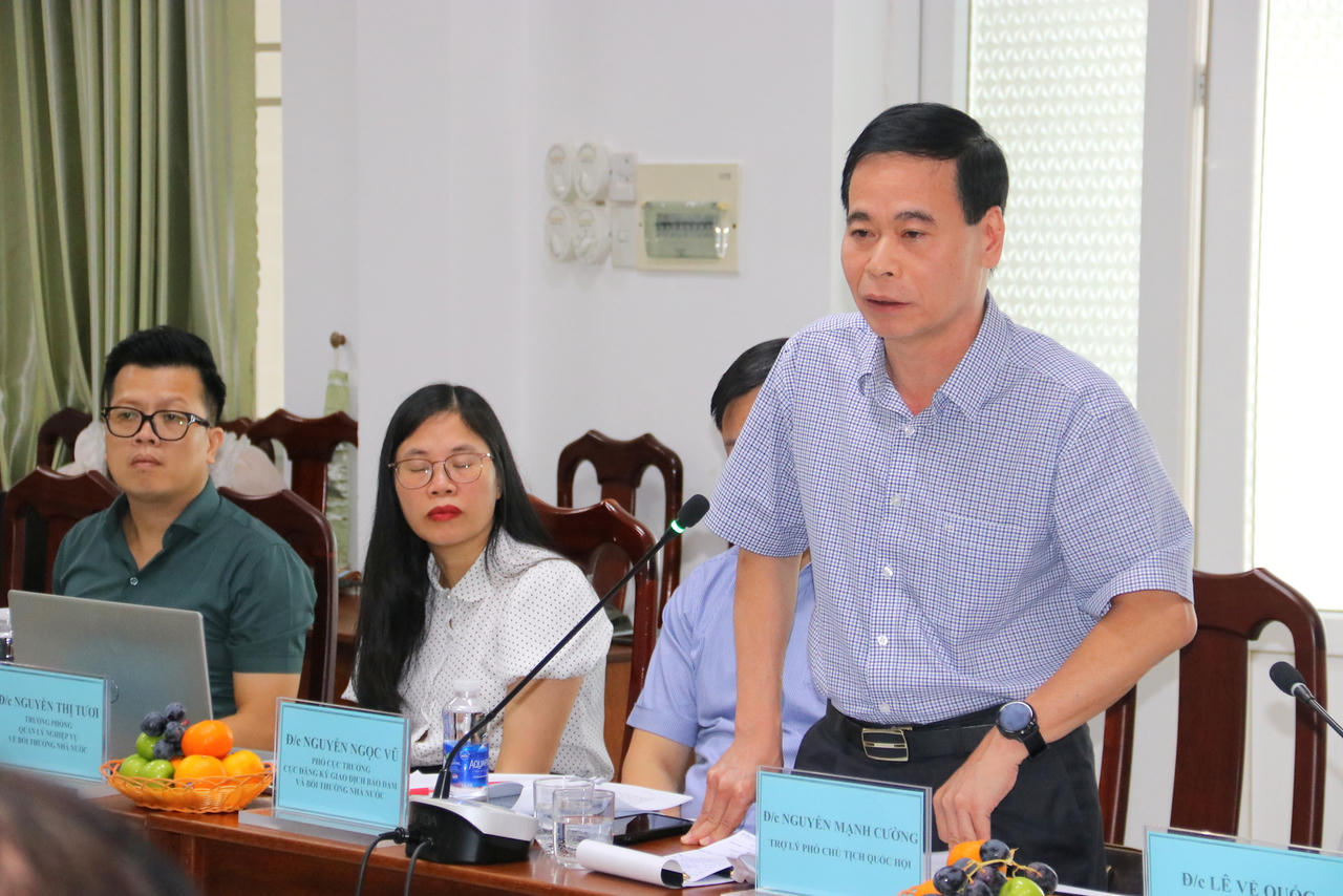 Ông Nguyễn Mạnh Cường - Trợ lý Phó Chủ tịch Quốc hội phát biểu tại buổi làm việc