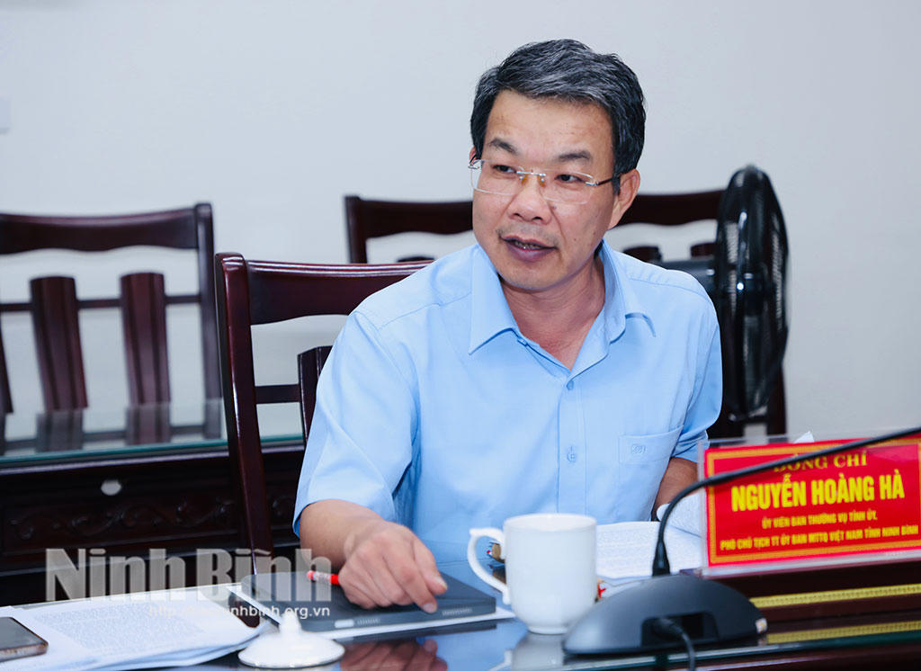 Ông Nguyễn Hoàng Hà, Ủy viên Ban Thường vụ Tỉnh ủy, Phó Chủ tịch Thường trực Ủy ban MTTQ Việt Nam tỉnh phát biểu tại hội nghị.Ảnh: Hồng Giang-Đức Lam