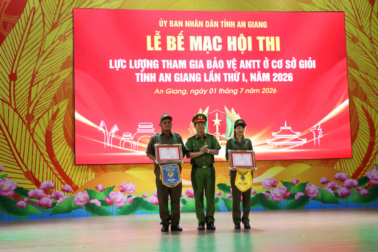 Trao giải Hội thi lực lượng tham gia bảo vệ an ninh trật tự ở cơ sở giỏi ở An Giang 