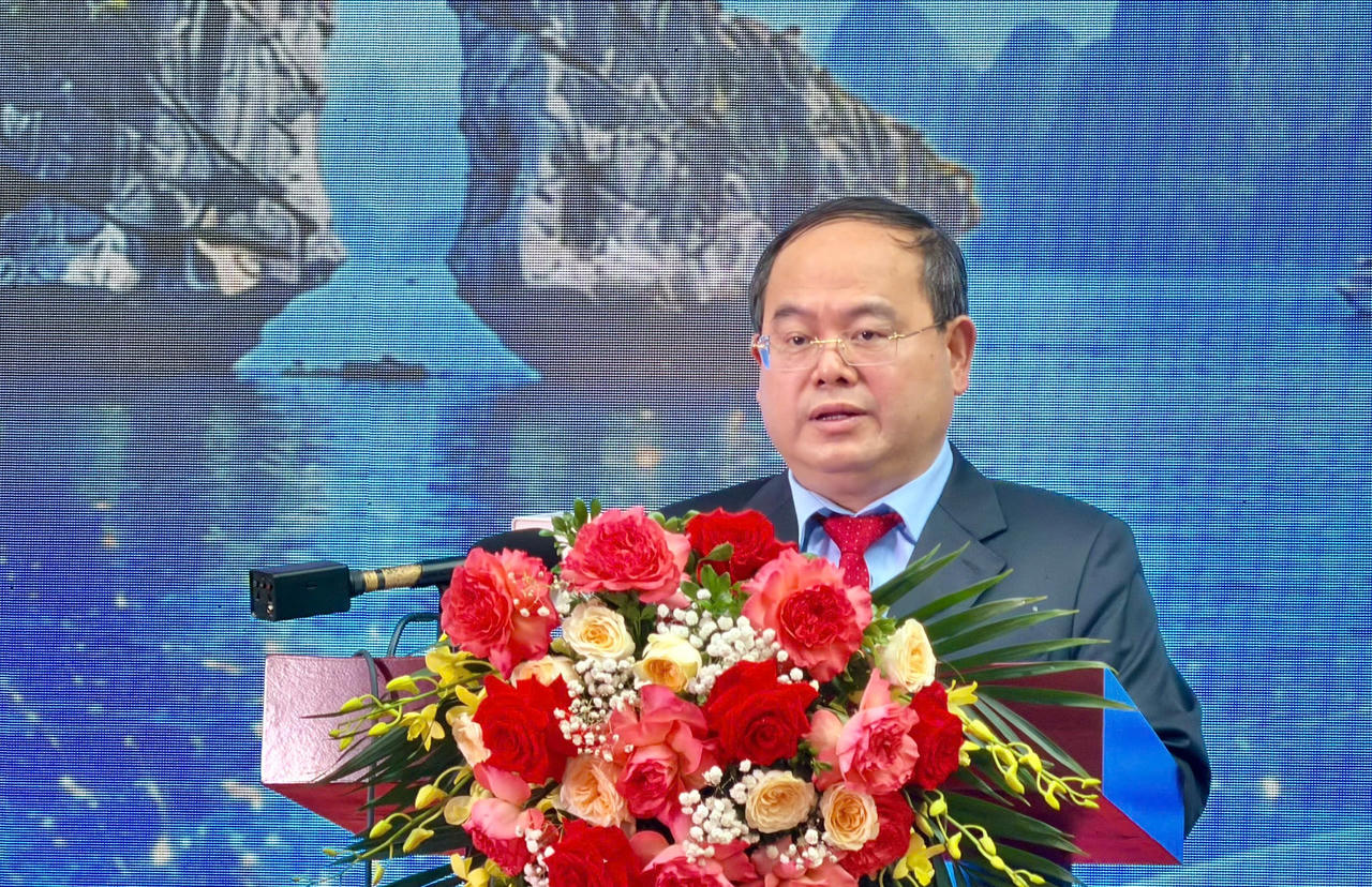 Ông Quản Minh Cường - Ủy viên Trung ương Đảng, Bí thư Tỉnh ủy Quảng Ninh, Trưởng Đoàn ĐBQH tỉnh, phát biểu tại Lễ công bố.