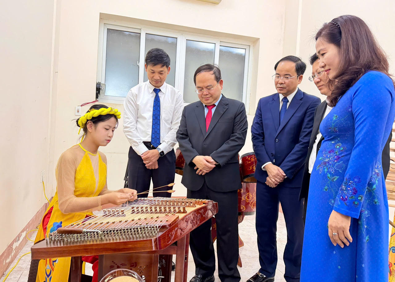Thành lập Trường Trung cấp nghệ thuật và thể thao Quảng Ninh