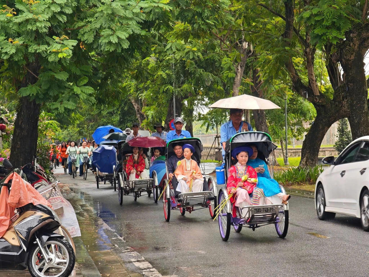 Chuyến hành trình qua các tuyến phố di sản góp phần quảng bá hình ảnh Huế văn minh, an toàn và mến khách đến người dân và du khách.
