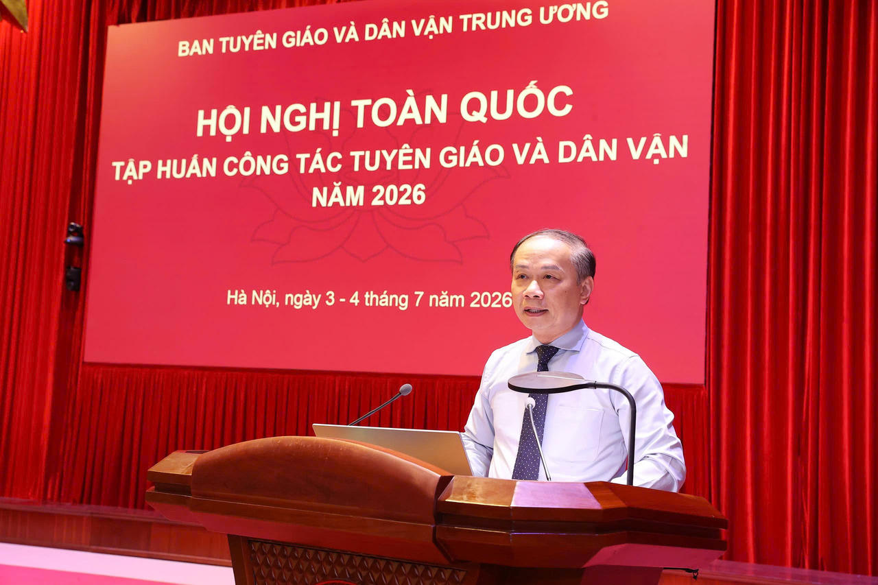 Ủy viên Trung ương Đảng, Phó Trưởng Ban Thường trực Ban Tuyên giáo và Dân vận Trung ương Phạm Tất Thắng phát biểu khai mạc Hội nghị. Ảnh: PV