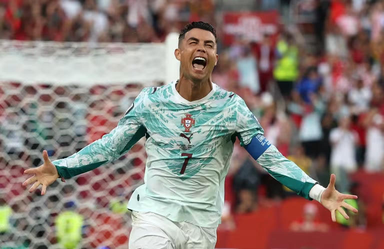 Ronaldo đã ghi bàn từ chấm 11 mét (Ảnh FIFA)