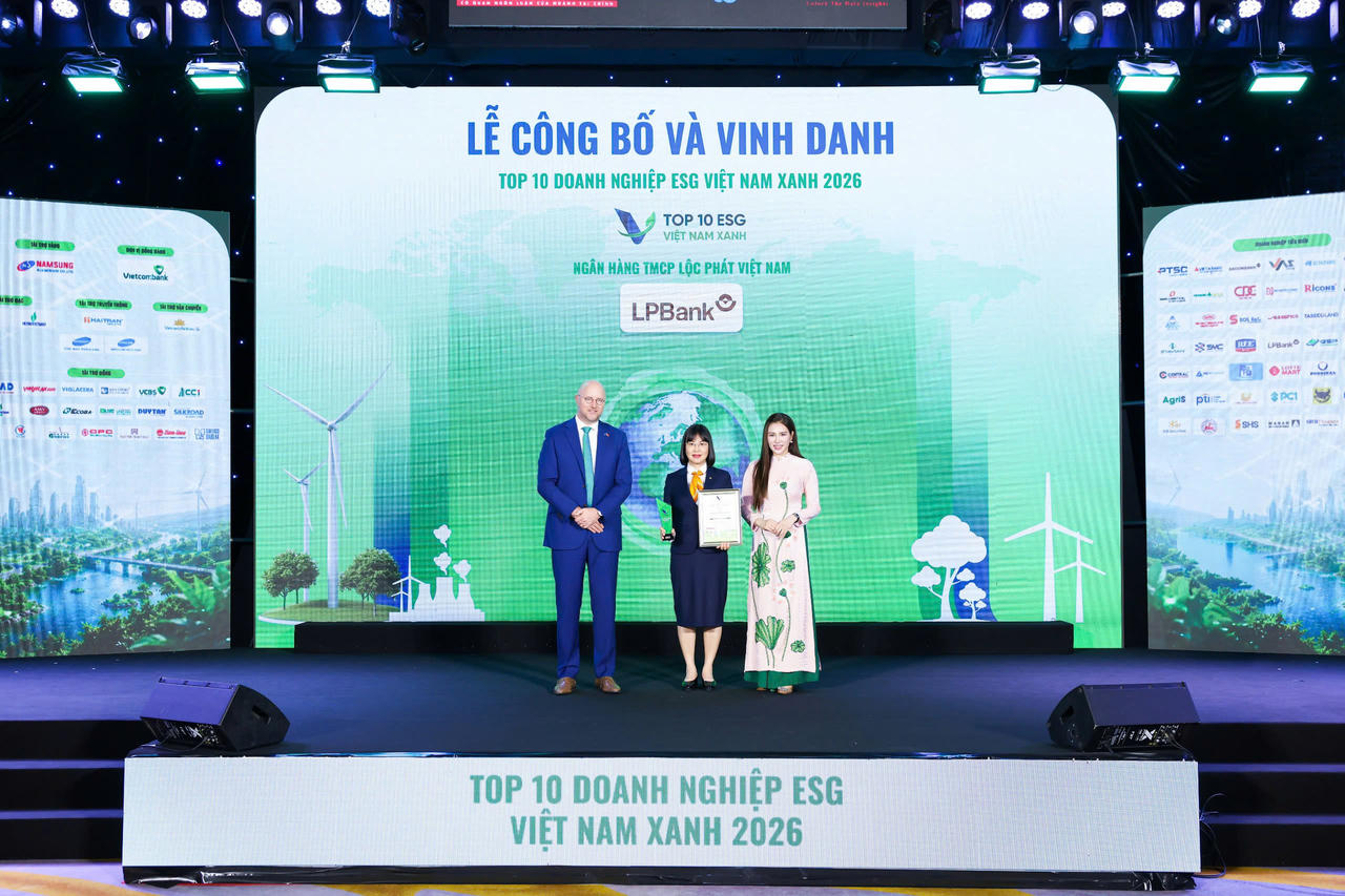 LPBank 2 năm liên tiếp được vinh danh Green Leadership và Top 10 Ngân hàng ESG Việt Nam Xanh
