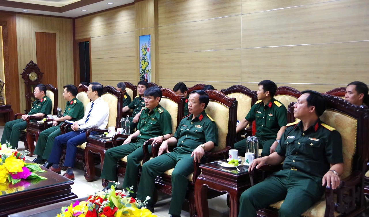 Đoàn Lục quân Hoa Kỳ Thái Bình Dương thăm, chào xã giao Bộ CHQS tỉnh Quảng Trị
