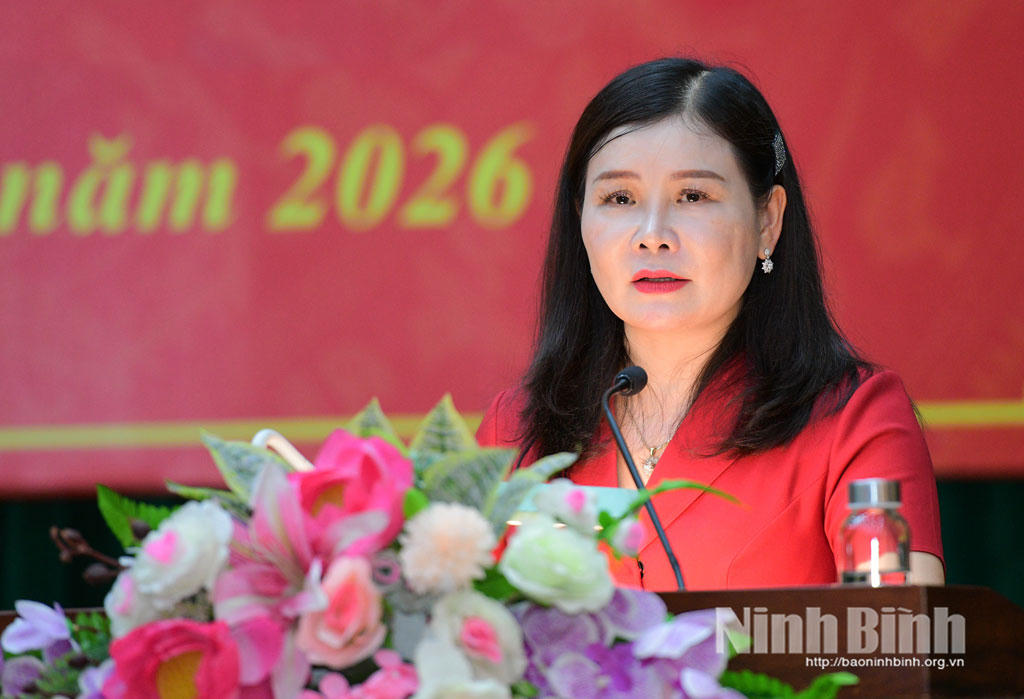 Bà Nguyễn Thị Thu Thủy, Tỉnh ủy viên, Phó Bí thư Đảng ủy UBND tỉnh phát biểu tại hội nghị.&nbsp;Ảnh: Trần Thoan-Trường Giang