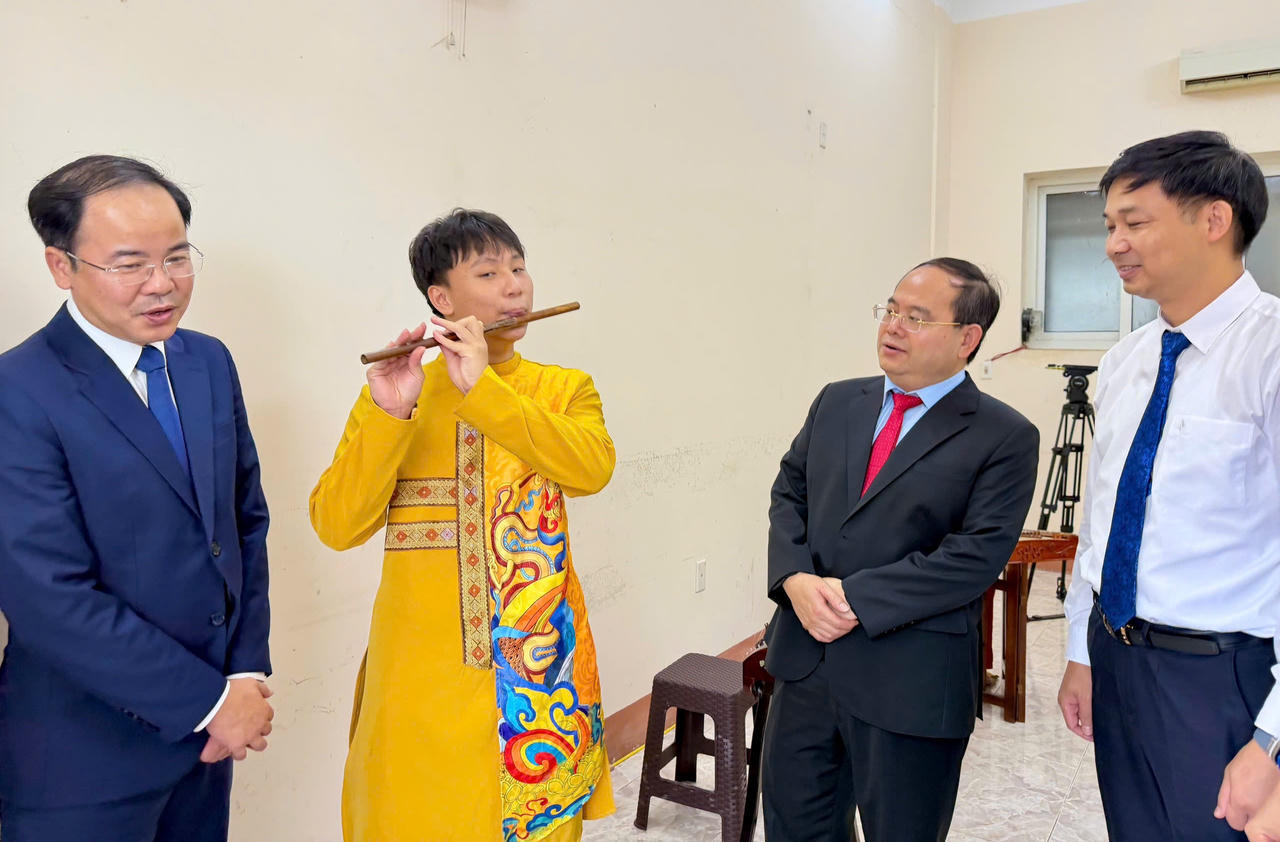 Thành lập Trường Trung cấp nghệ thuật và thể thao Quảng Ninh
