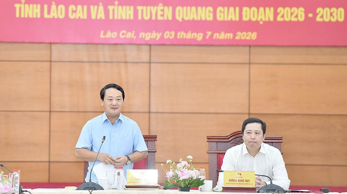 Bí thư tỉnh ủy Tuyên Quang và Bí thư tỉnh ủy Lào Cai chủ trì hội nghị. Ảnh: Thanh Phúc.