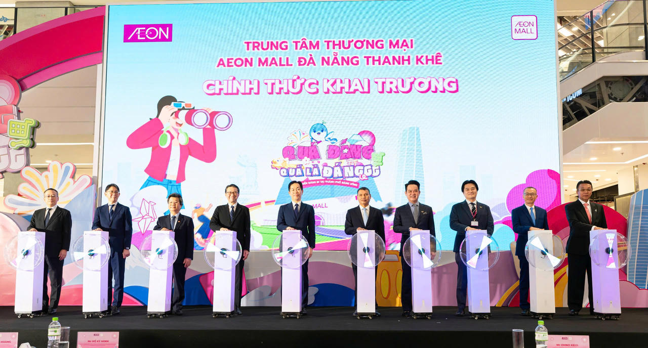 Một trong những điểm nhấn nổi bật của trung tâm thương mại là sự góp mặt của hệ thống cửa hàng chuyên dụng đa dạng với nhiều thương hiệu lần đầu tiên xuất hiện tại Đà Nẵng