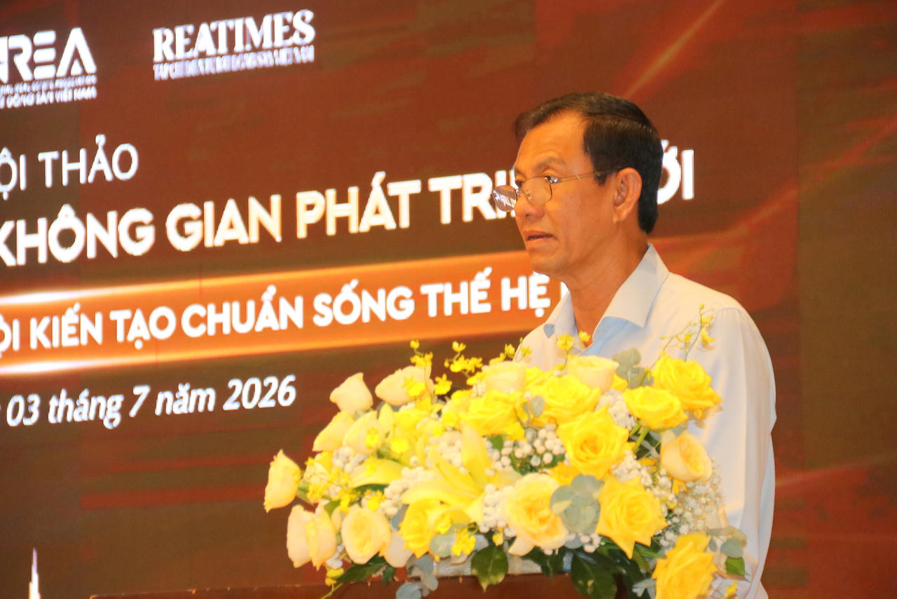 Ông Đặng Văn Chính - Phó Chủ tịch Thường trực UBND tỉnh Vĩnh Long phát biểu chào mừng