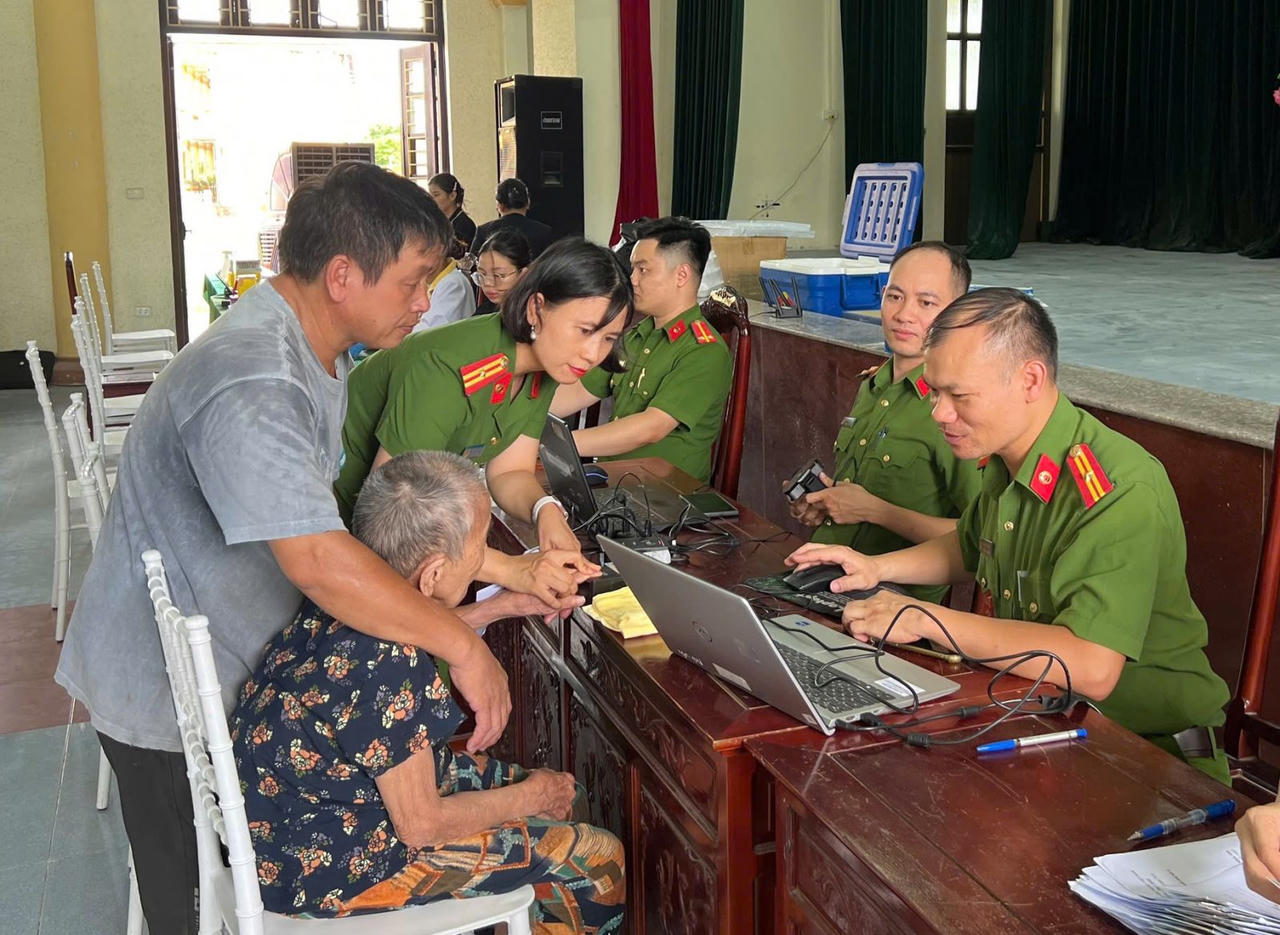 Công an các xã Ninh Bình chung tay thực hiện Chiến dịch '500 ngày đêm'