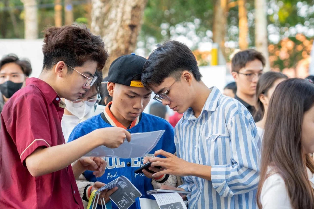 Nhiều trường đại học công bố điểm sàn xét tuyển năm 2026, cao nhất 24 điểm Nhiều trường đại học công bố điểm sàn xét tuyển năm 2026, cao nhất 24 điểm