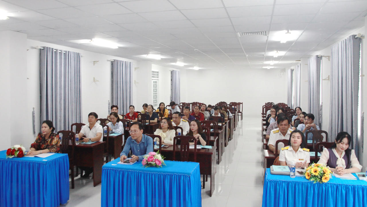 Đại biểu tham dự Hội nghị.