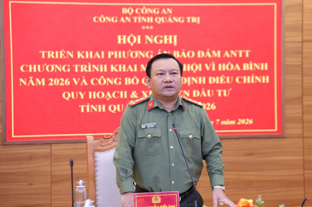 Đại tá Nguyễn Viết Ánh, Phó Giám đốc Công an tỉnh phát biểu chỉ đạo tại hội nghị.
