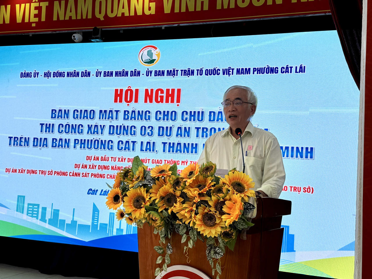 Ông Hồ Xuân Sắc - một hộ dân bị thu hồi đất chia sẻ tâm tư (Ảnh: Bùi Yên).