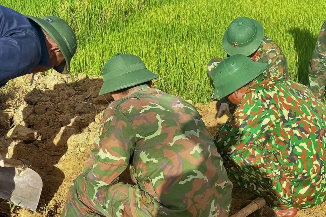 Tìm thấy hài cốt liệt sĩ tại&nbsp;thôn Nhĩ Hạ, xã Cửa Việt.