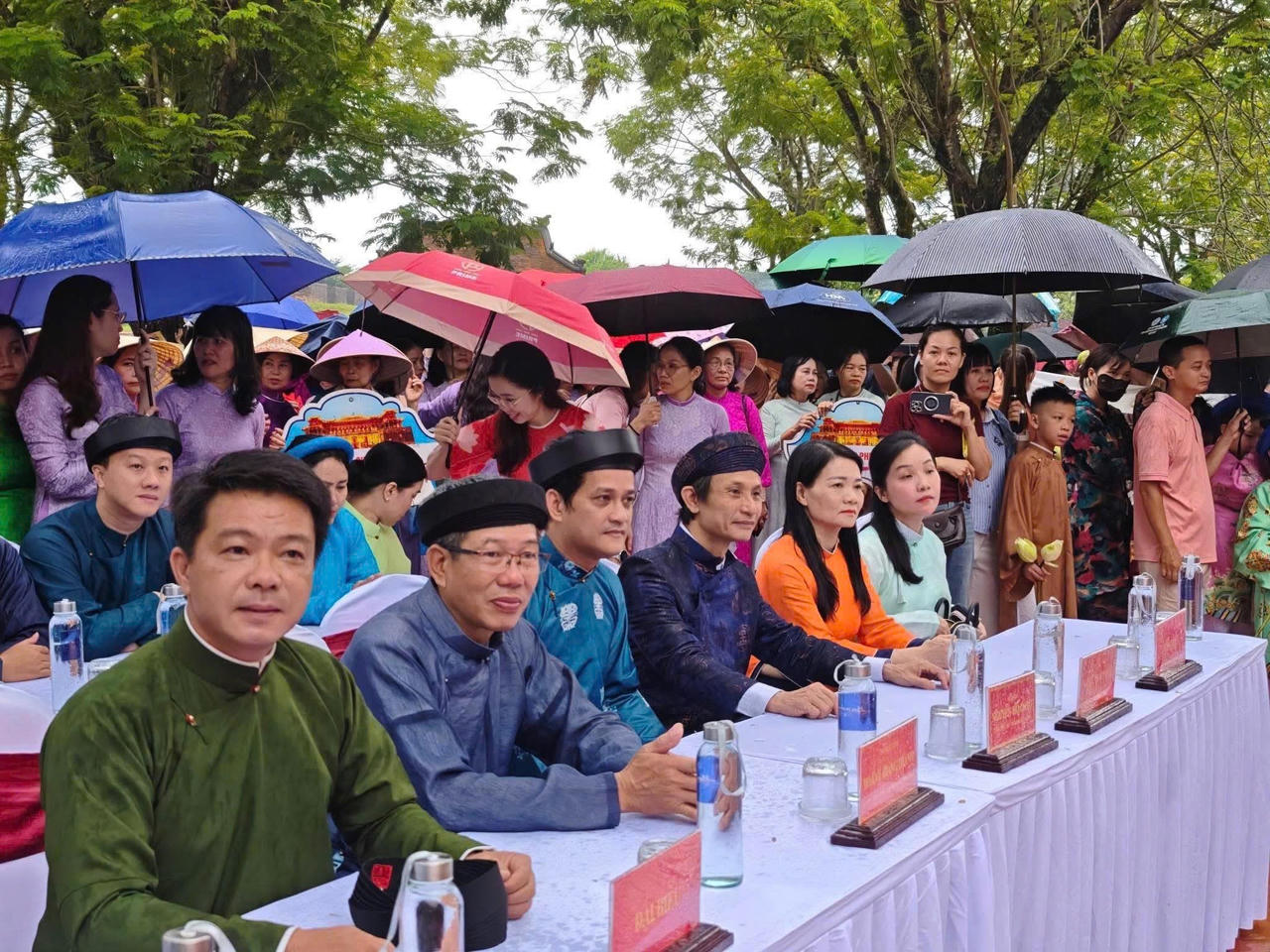 Các đại biểu tham dự chương trình.