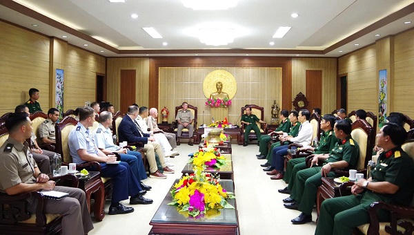 Đoàn Lục quân Hoa Kỳ Thái Bình Dương thăm, chào xã giao Bộ CHQS tỉnh Quảng Trị