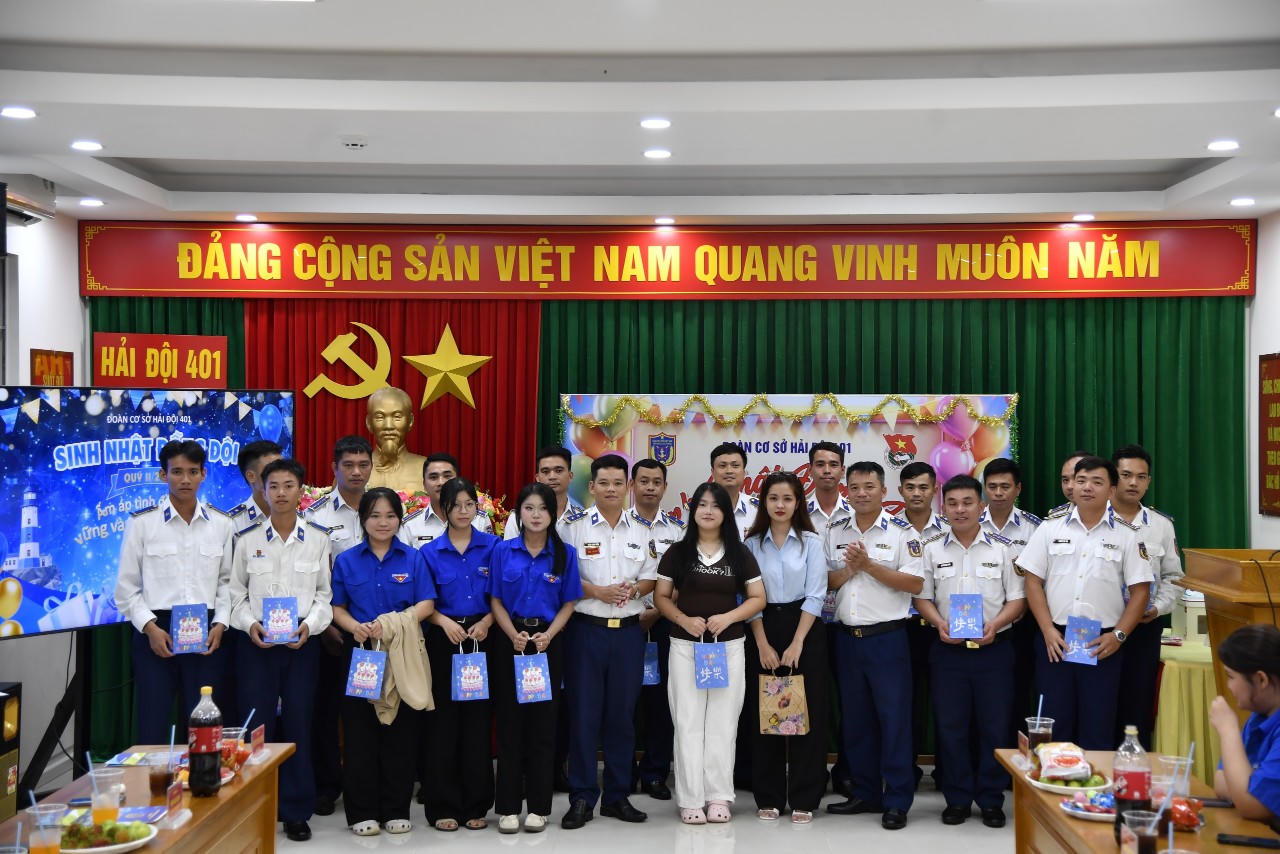 Tuổi trẻ Hải đội 401 - 'bản lĩnh trên mạng, chuẩn mực ngoài đời'