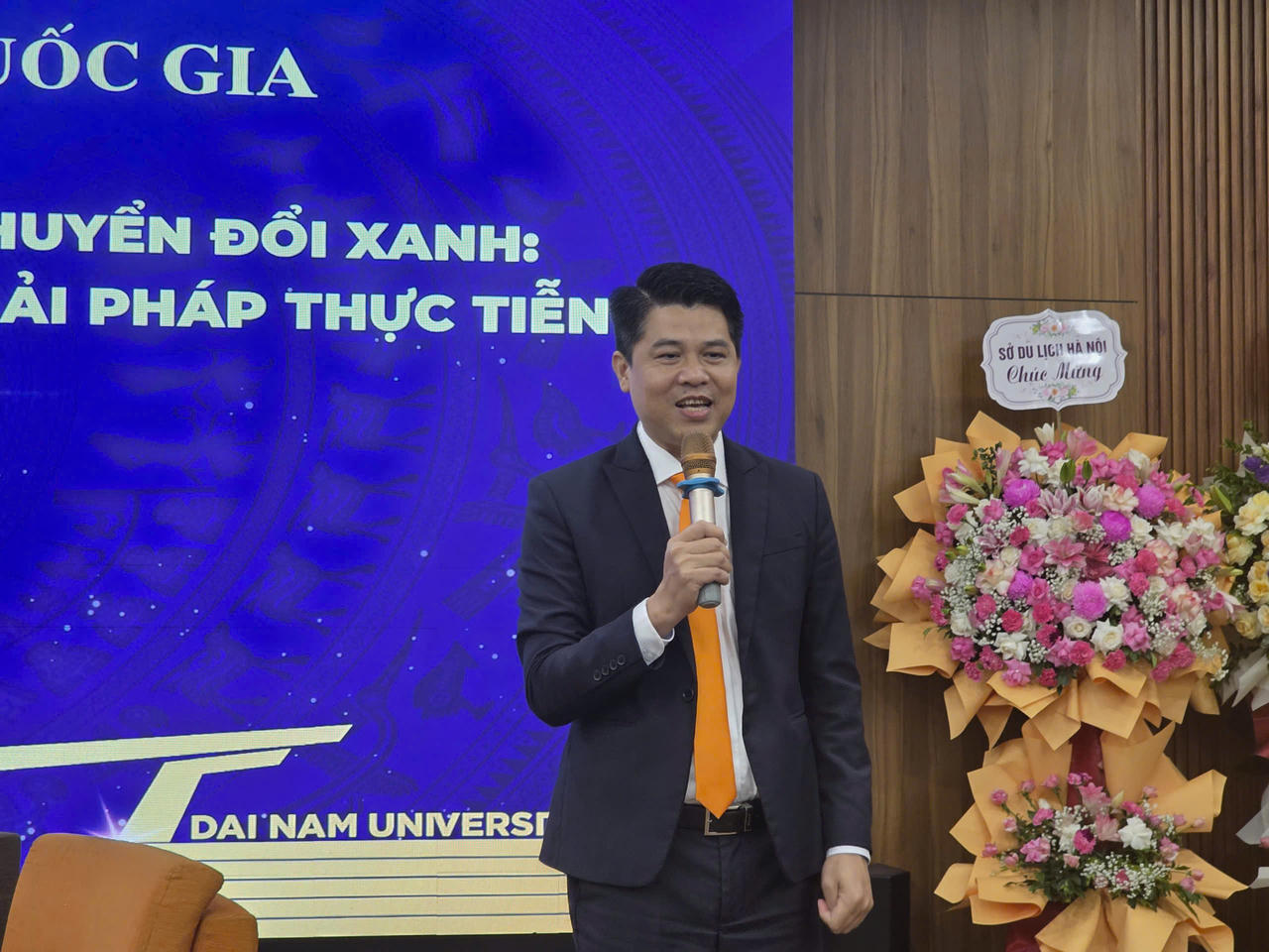 TS. Ngô Quang Duy, Trưởng khoa Du lịch, Phó trưởng Ban Tổ chức Hội thảo phát biểu bế mạc Hội thảo