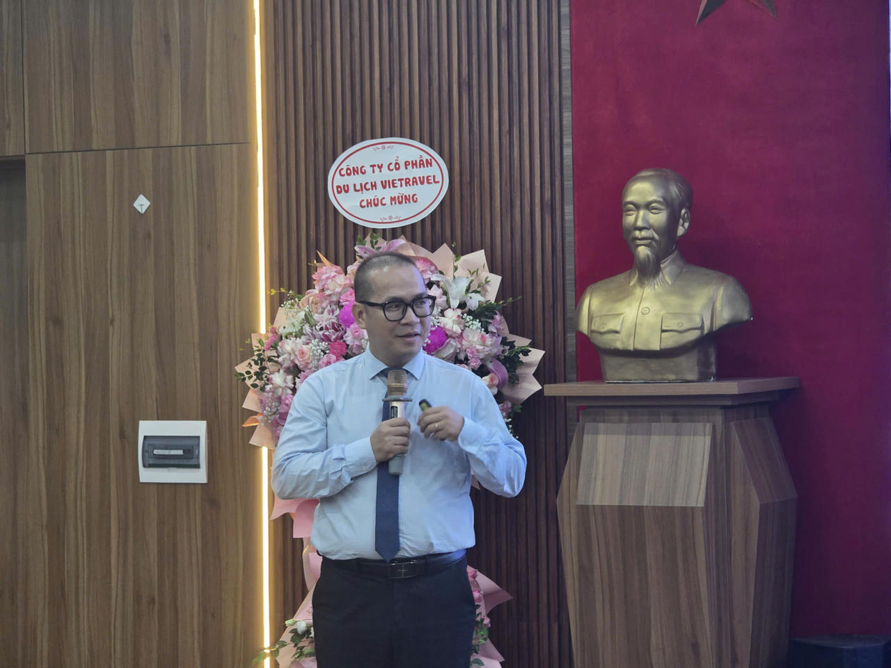 Thúc đẩy chuyển đổi số và chuyển đổi xanh vì sự phát triển bền vững của du lịch Việt Nam