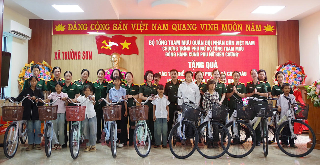 Đưa pháp luật đến đồng bào biên giới bằng phiên tòa giả định và gameshow tương tác
