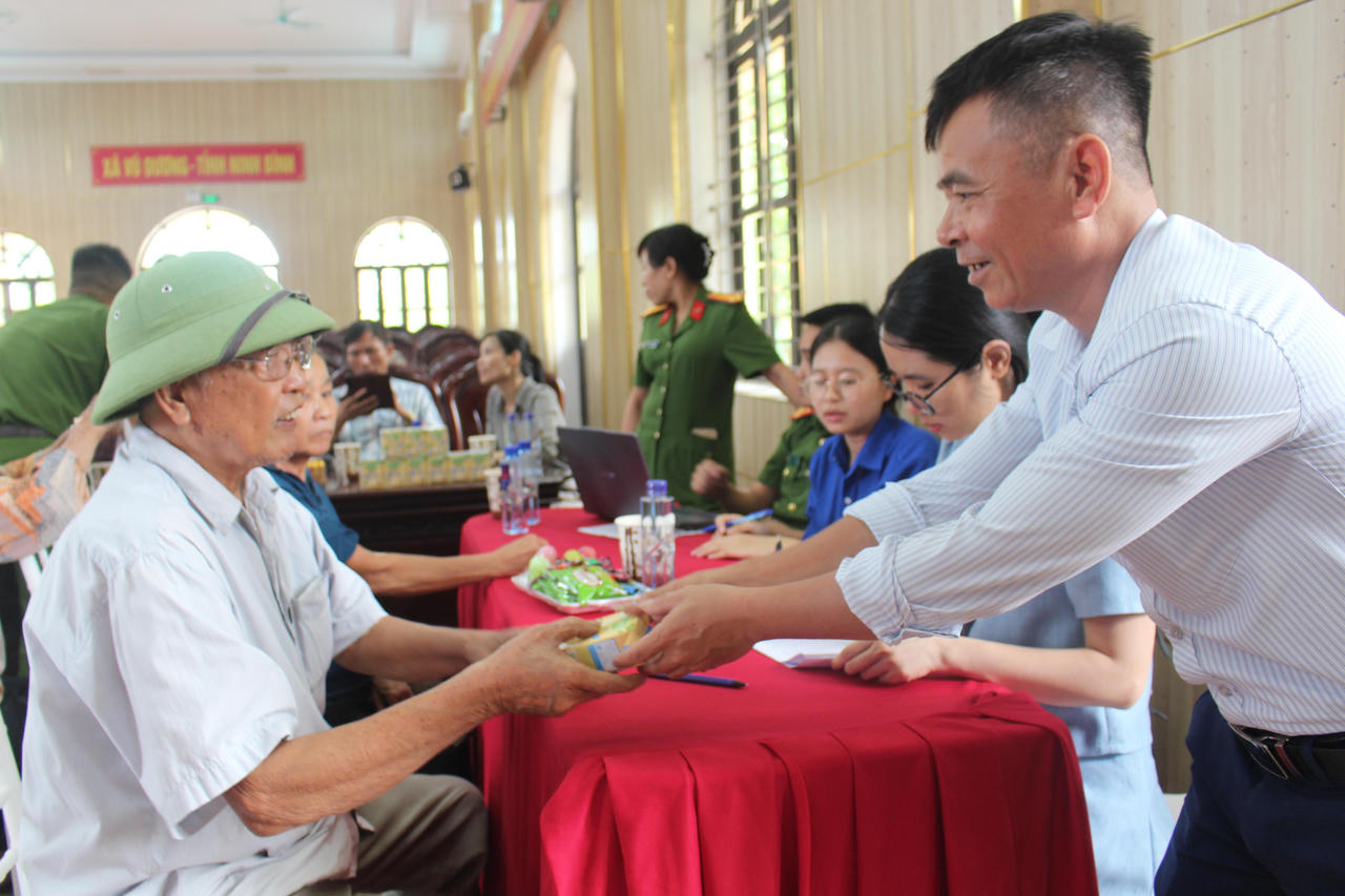 Xã Vũ Dương (Ninh Bình) đẩy mạnh chương trình thu nhận mẫu ADN các thân nhân liệt sỹ
