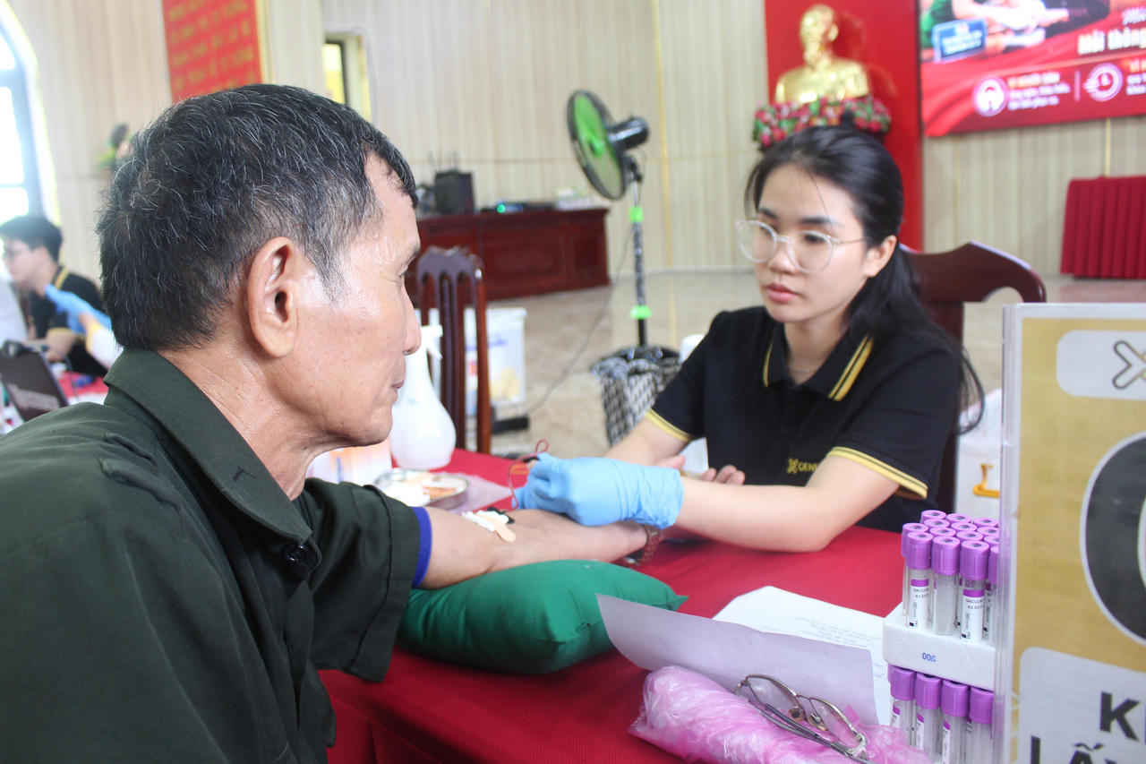 Xã Vũ Dương (Ninh Bình) đẩy mạnh chương trình thu nhận mẫu ADN các thân nhân liệt sỹ