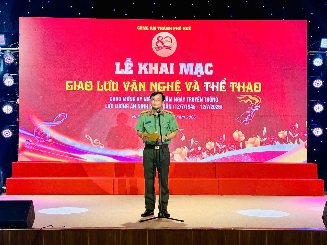 Đại tá Dương Văn Thoan, Phó Bí thư Đảng ủy, Phó Giám đốc Công an TP Huế phát biểu khai mạc chương trình.
