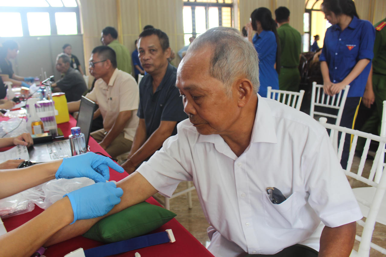 Xã Vũ Dương (Ninh Bình) đẩy mạnh chương trình thu nhận mẫu ADN các thân nhân liệt sỹ