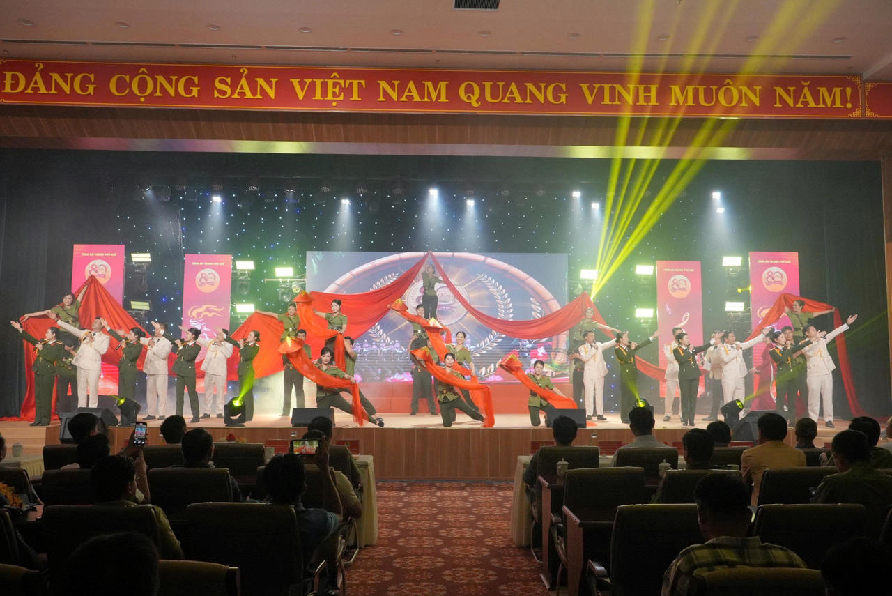 Các tiết mục được dàn dựng công phu.