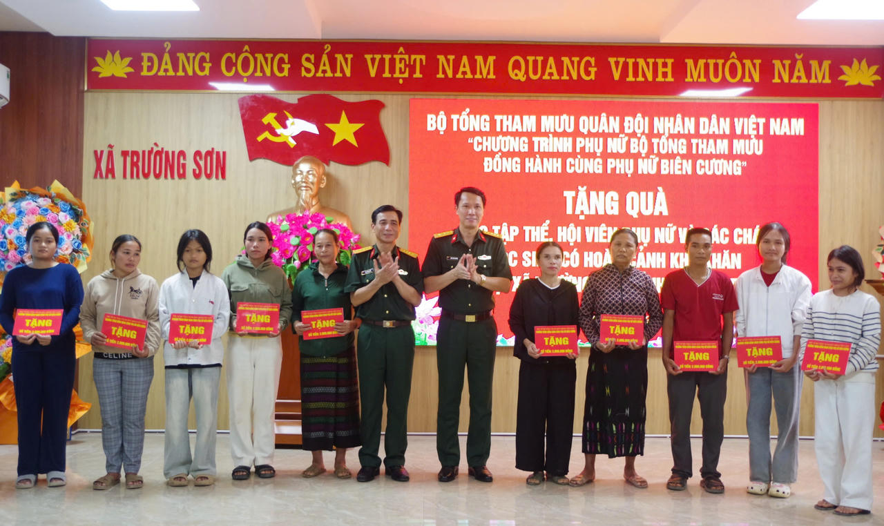 Đưa pháp luật đến đồng bào biên giới bằng phiên tòa giả định và gameshow tương tác