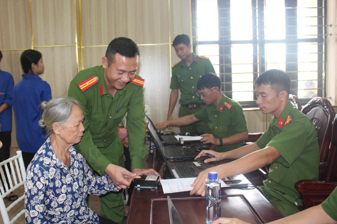 Xã Vũ Dương (Ninh Bình) đẩy mạnh chương trình thu nhận mẫu ADN các thân nhân liệt sỹ