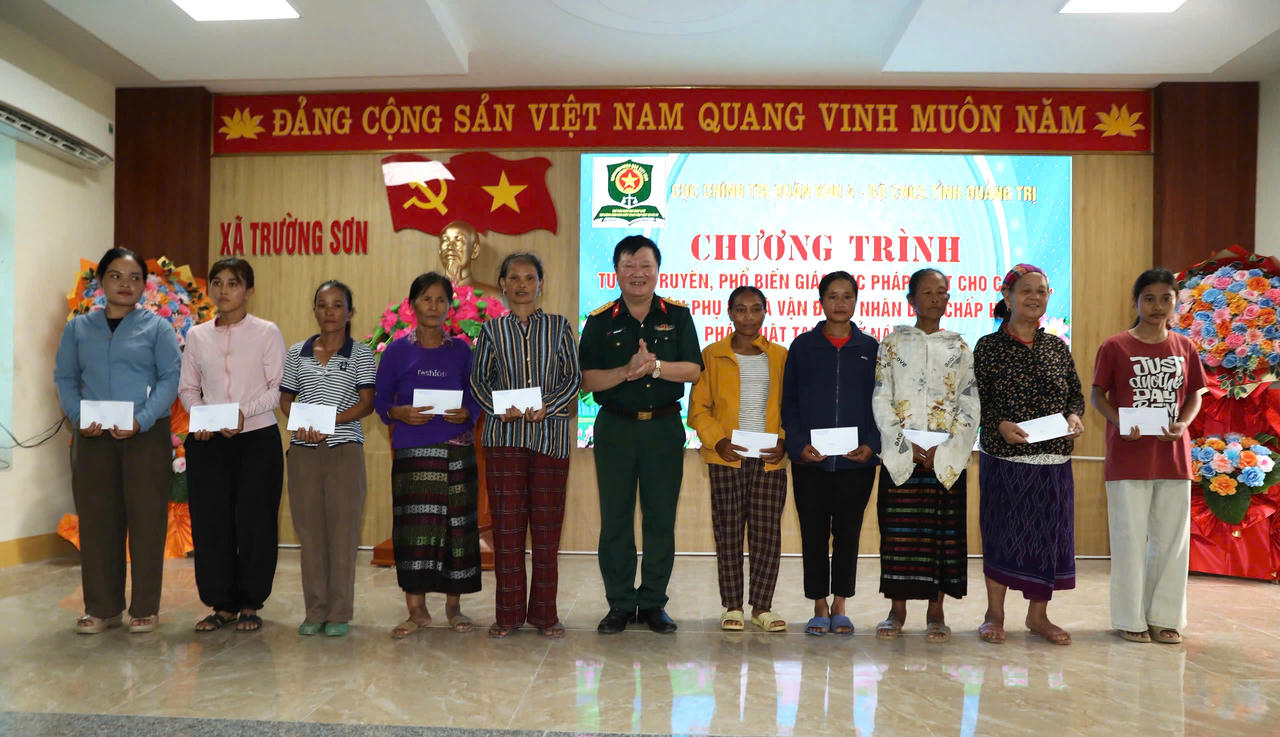 Đưa pháp luật đến đồng bào biên giới bằng phiên tòa giả định và gameshow tương tác