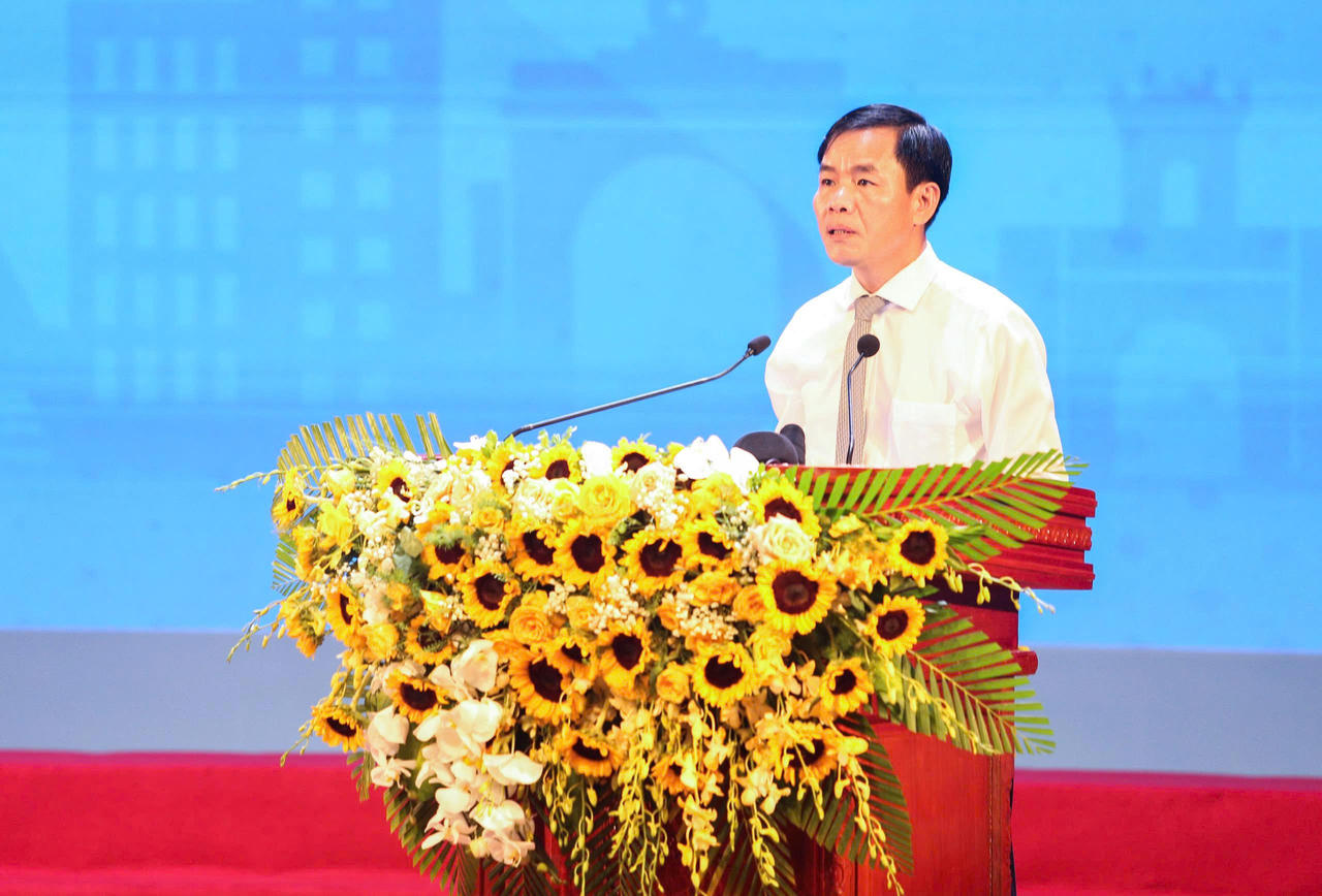 Bí thư Tỉnh ủy Quảng Trị Nguyễn Văn Phương phát biểu khai mạc Hội nghị.
