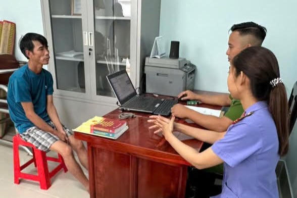 Bắt giữ đối tượng làm giả vé trúng thưởng, lừa người bán vé số dạo