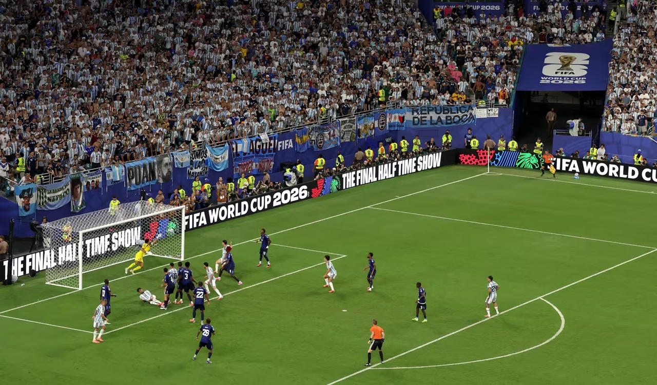 Bàn thắng nâng tỷ số lên 3-2 đã đưa Argentina đi tiếp (Ảnh FIFA)