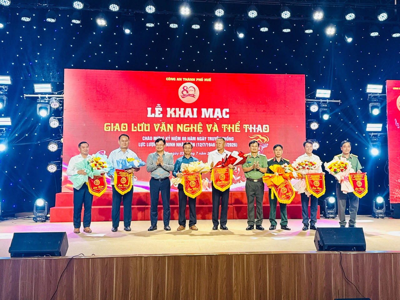 Giao lưu văn nghệ, thể thao thắt chặt tình đoàn kết hữu nghị Việt - Lào