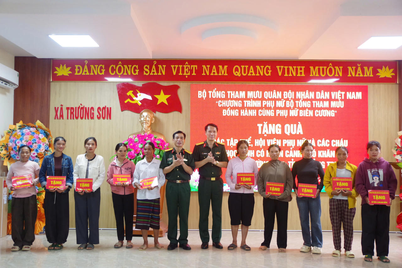 Đưa pháp luật đến đồng bào biên giới bằng phiên tòa giả định và gameshow tương tác
