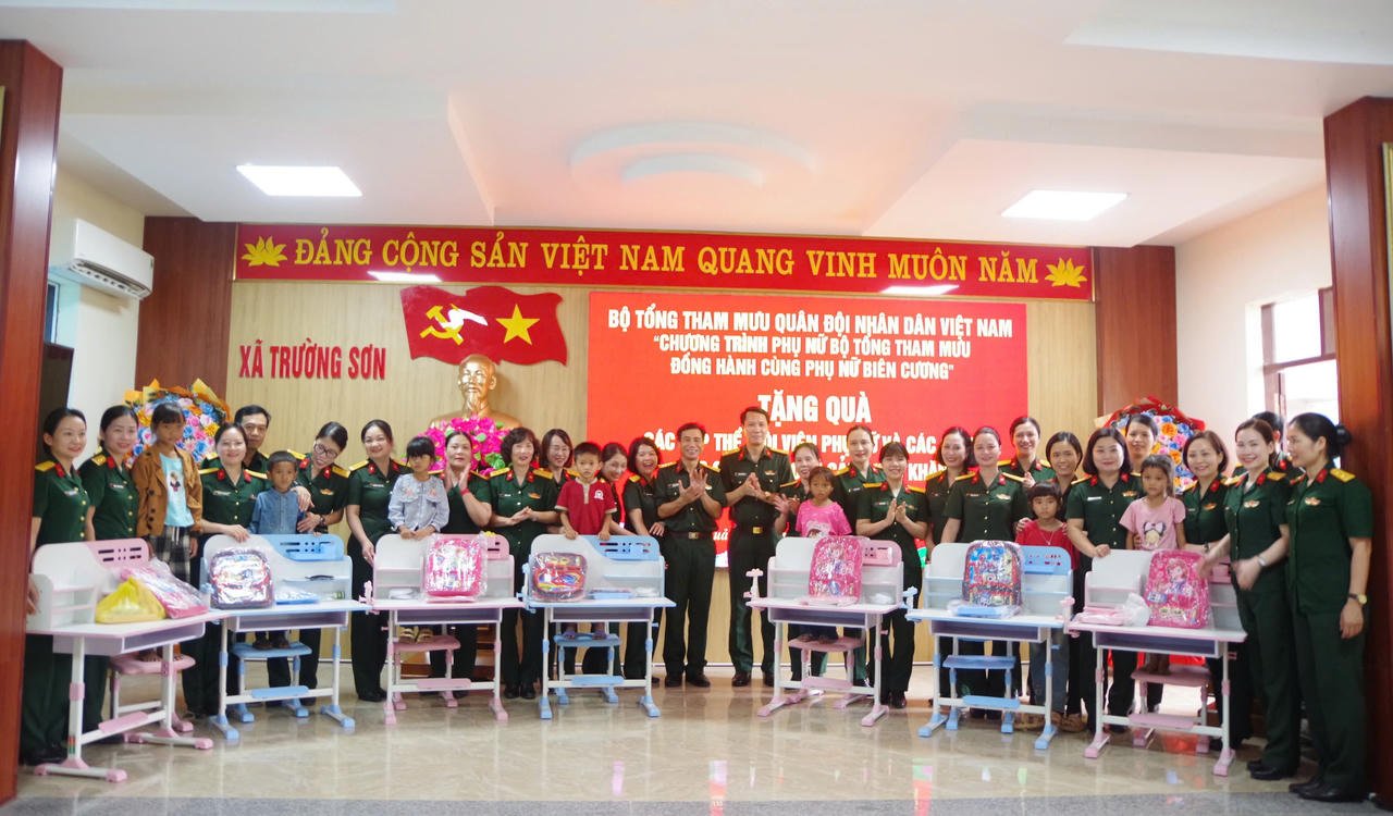 Đưa pháp luật đến đồng bào biên giới bằng phiên tòa giả định và gameshow tương tác