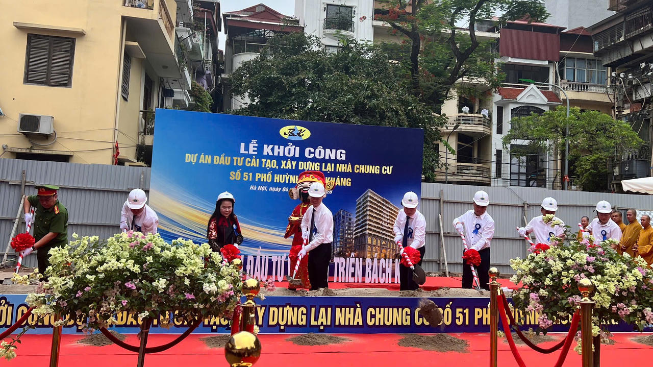 Nghi thức khởi công Dự án đầu tư cải tạo, xây dựng lại nhà chung cư số 51 phố Huỳnh Thúc Kháng, công trình dự kiến hoàn thành trong quý IV/2027.