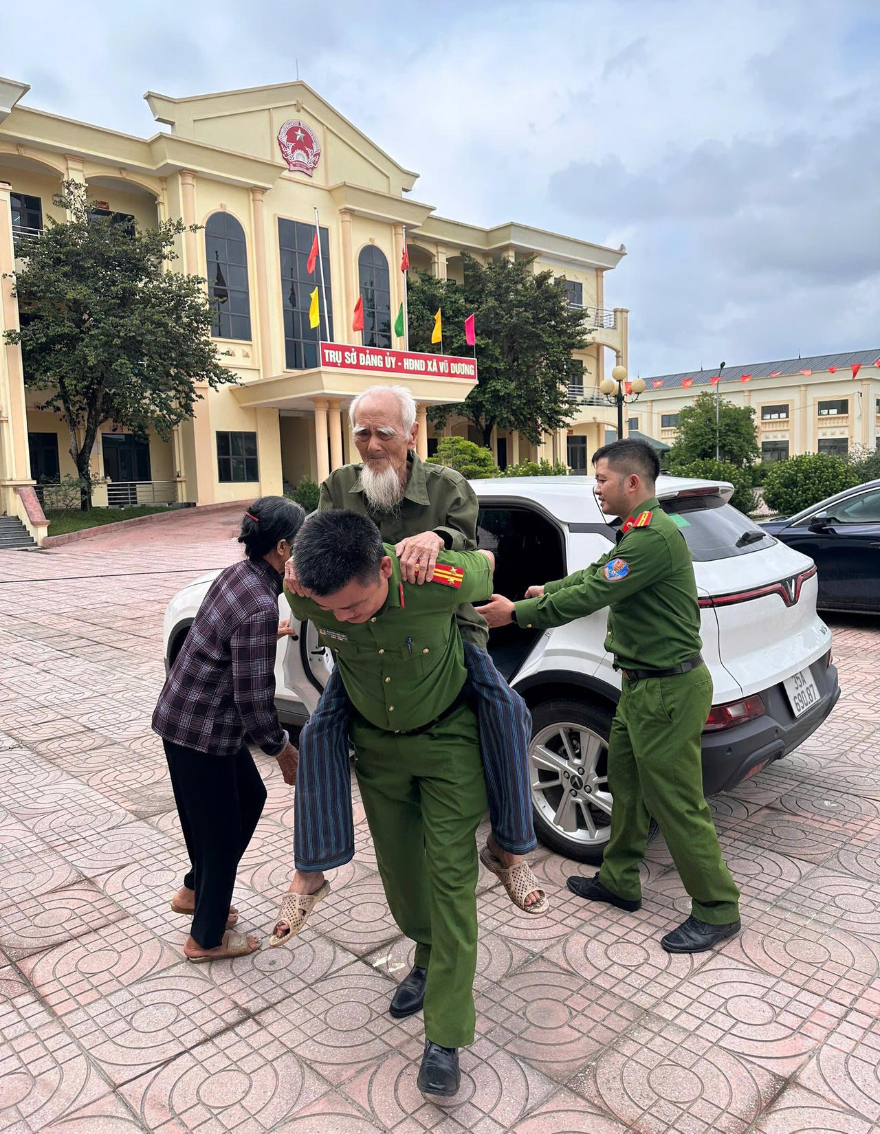 Xã Vũ Dương (Ninh Bình) đẩy mạnh chương trình thu nhận mẫu ADN các thân nhân liệt sỹ
